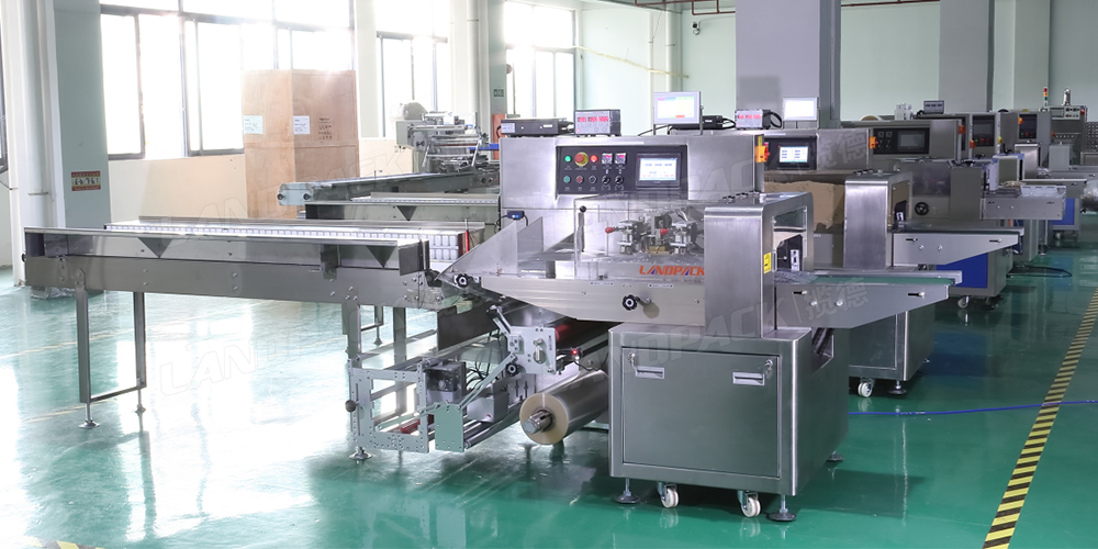 What are the characteristics of the vegetable packaging machine?