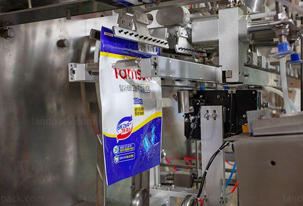 detergent packing machine