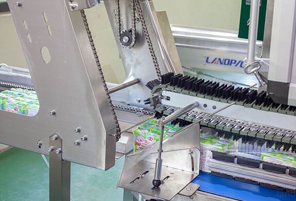 sanitary pad packing machine