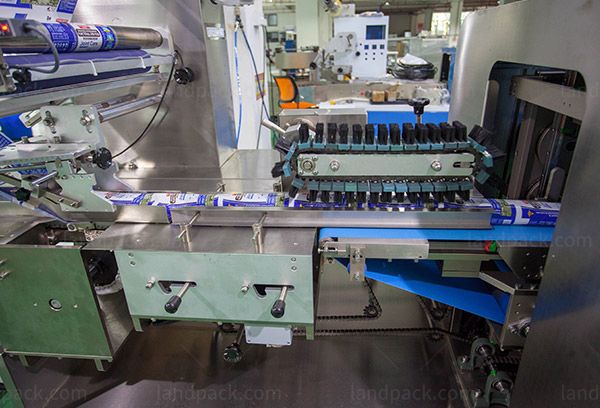 horizontal wrapping machine