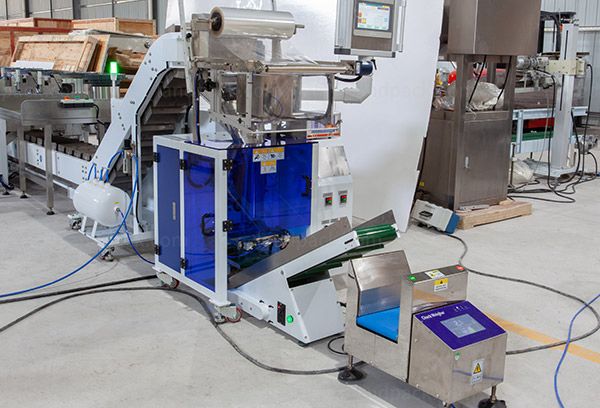 hardware packing machine