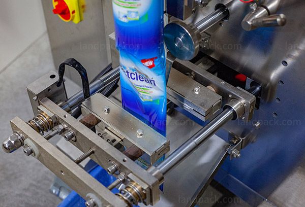 bleaching powder packing machine