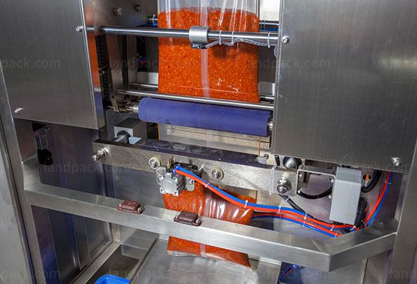 chili sauce pouch packing machine